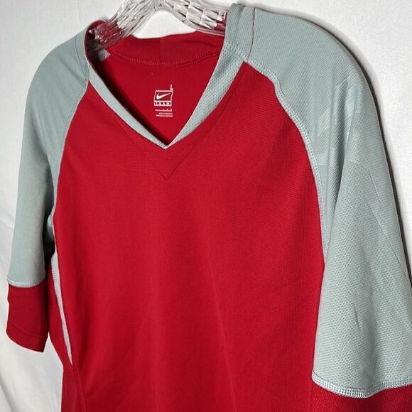 Nike Fit Men’s V-Neck Red/Grey Short Sleeve Shirt. Size Large. - Picture 2 of 10